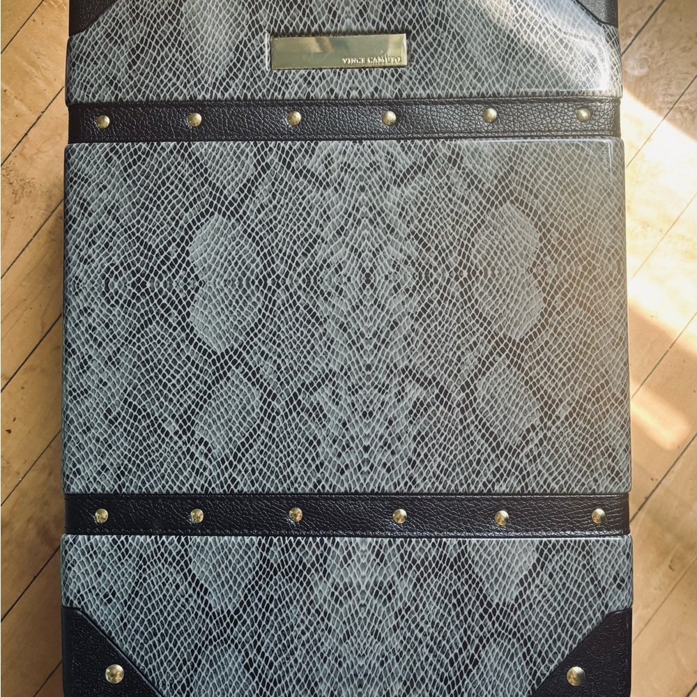 Rare Vince Camuto Python Print Rolling Carryon Suitcase in Gray/Taupe - Picture 2 of 7